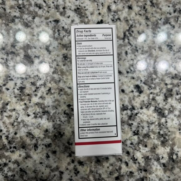 EltaMD UV Daily Tinted Face Sunscreen SPF 40 - Picture 3 of 5